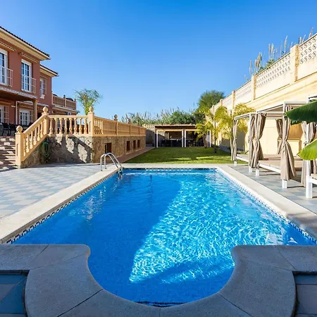 Sun, Relax, Climatized Pool & Steps To The By Mellow Villa